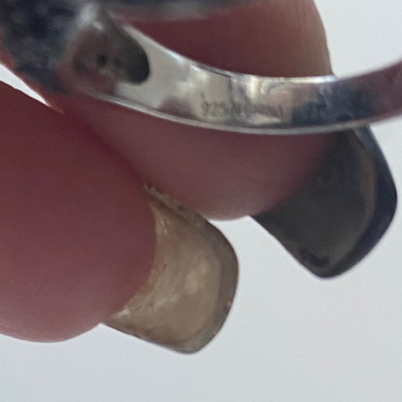 Sterling silver white and black crystal knot ring - Picture 7 of 7